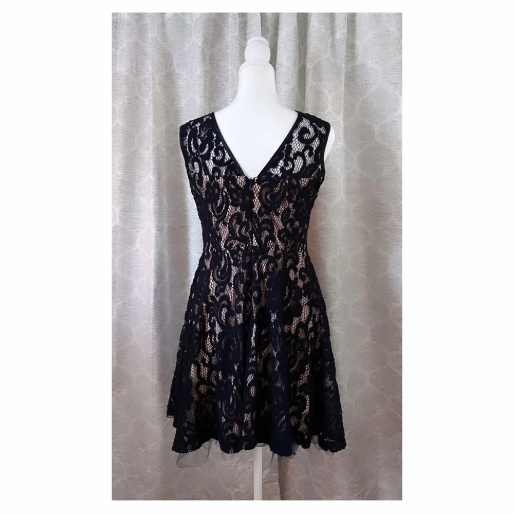 Betsy & Adam Sleeveless Lace Print Dress / Navy Blue & Nude / Tule Hem / Size 4P - Picture 2 of 9